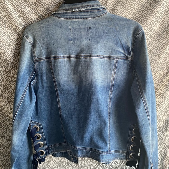 NWT Forever 21 Distressed Denim Jacket - Picture 2 of 4